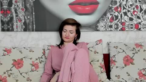 Snapshot of illegalbeauty87 chatting on January 21, 7:04 am Ingrid or more easier...Miss  GoDDess Mistress online show from January 21, 7:04 am