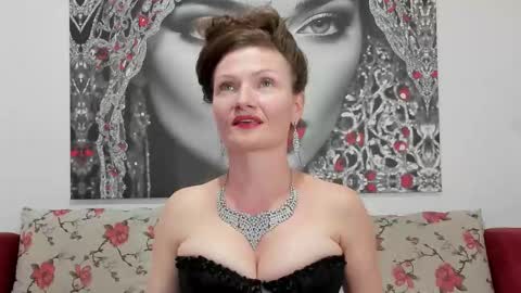 Snapshot of illegalbeauty87 chatting on November 1, 1:32 am Ingrid or more easier...Miss  GoDDess Mistress online show from November 1, 1:32 am