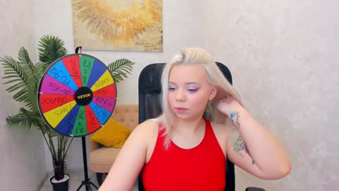 Snapshot of im__youre_sunshine chatting on December 4, 7:23 pm Roxy online show from December 4, 7:23 pm