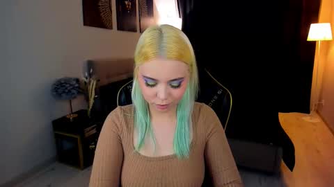 Roxy online show from November 23, 6:20 pm