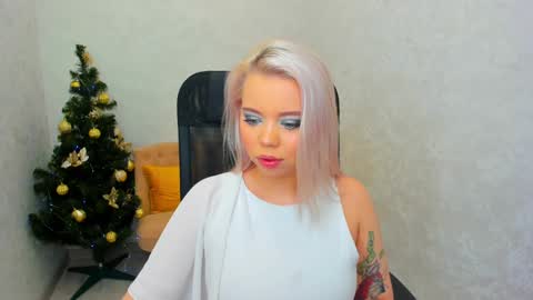 Snapshot of im__youre_sunshine chatting on December 17, 7:26 pm Roxy online show from December 17, 7:26 pm