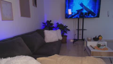 Eli  online show from April 8, 7:49 pm