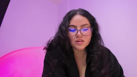 mei mei uwu online show from September 18, 9:46 pm