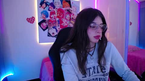 Snapshot of imchloe_ chatting on September 13, 8:50 pm Chloe online show from September 13, 8:50 pm