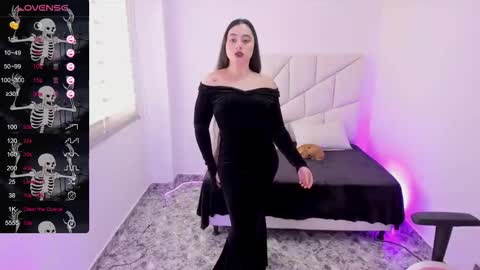  independient model online show from October 31, 1:48 pm