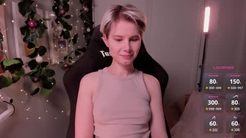 Snapshot of imnotmia chatting on January 4, 5:16 pm Mia online show from January 4, 5:16 pm