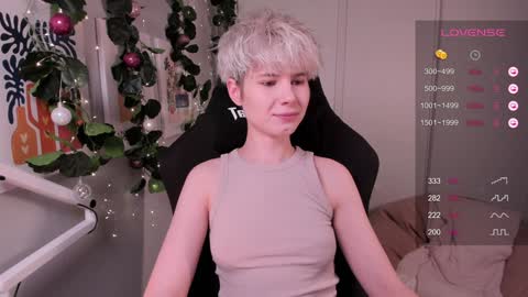 Snapshot of imnotmia chatting on December 5, 5:50 pm Mia online show from December 5, 5:50 pm