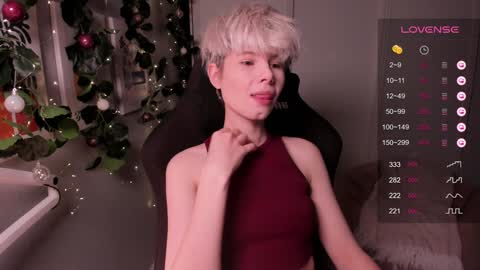 Snapshot of imnotmia chatting on December 10, 5:11 pm Mia online show from December 10, 5:11 pm