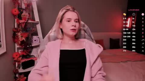 Mia online show from November 29, 11:14 am