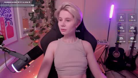 Snapshot of imnotmia chatting on March 8, 9:57 am Mia online show from March 8, 9:57 am