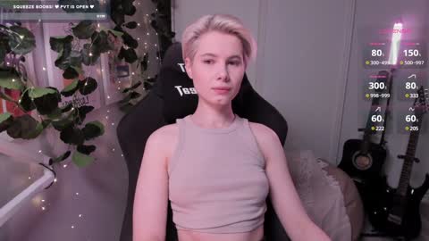 Snapshot of imnotmia chatting on February 4, 10:00 am Mia online show from February 4, 10:00 am