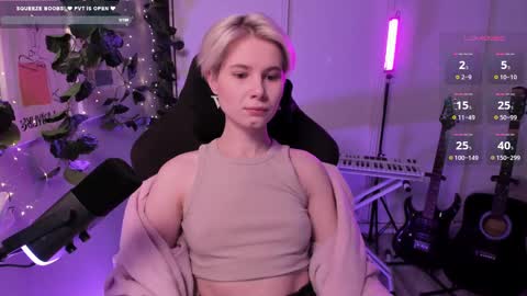 Snapshot of imnotmia chatting on February 14, 9:45 am Mia online show from February 14, 9:45 am