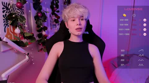 Snapshot of imnotmia chatting on December 9, 5:41 pm Mia online show from December 9, 5:41 pm