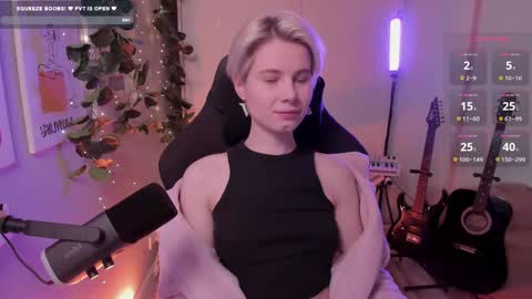 Snapshot of imnotmia chatting on February 27, 10:15 am Mia online show from February 27, 10:15 am