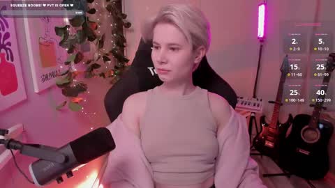 Snapshot of imnotmia chatting on February 28, 9:47 am Mia online show from February 28, 9:47 am