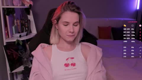 Mia online show from February 27, 1:11 pm