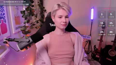 Snapshot of imnotmia chatting on February 23, 10:10 am Mia online show from February 23, 10:10 am