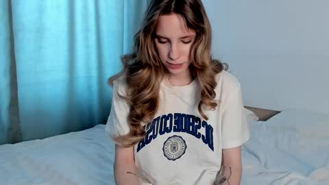 Snapshot of imogensy chatting on February 23, 6:22 am my name Imo Fansly online show from February 23, 6:22 am