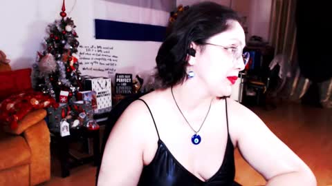 Empress online show from December 12, 9:58 pm