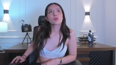 Karen  online show from December 5, 8:10 pm