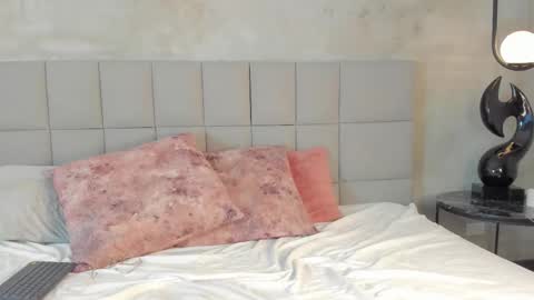 imvictoria_ online show from October 4, 4:11 pm