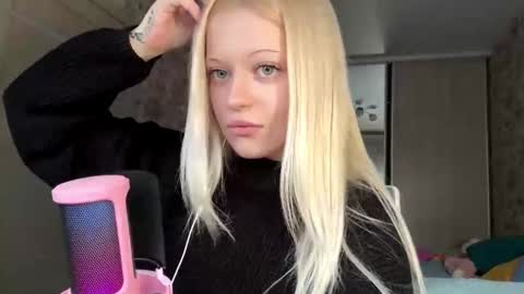 Lola online show from March 10, 11:58 am