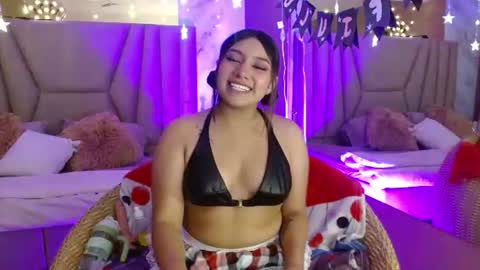 incredible_foxxy online show from July 7, 3:31 am