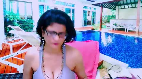Snapshot of indianallure chatting on December 30, 5:48 am Femiez online show from December 30, 5:48 am
