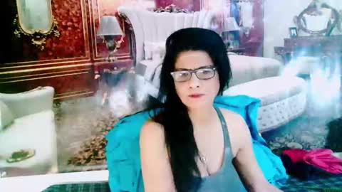 Snapshot of indianallure chatting on January 6, 5:41 am Femiez online show from January 6, 5:41 am