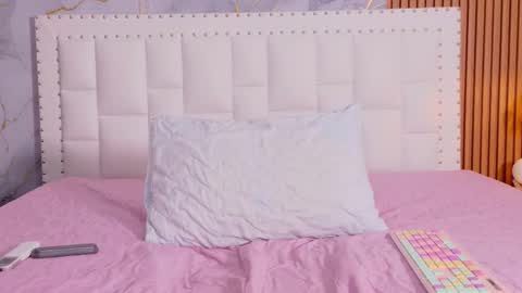 Snapshot of indiancutiie chatting on October 23, 7:42 pm LITTLE AINHOA online show from October 23, 7:42 pm