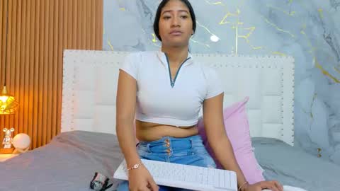 LITTLE AINHOA  online show from February 24, 8:29 pm