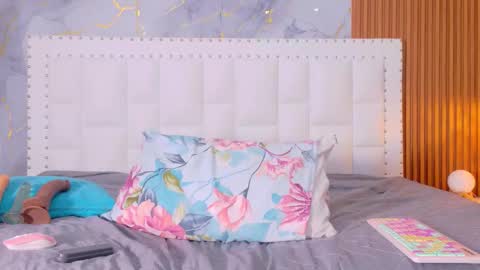 Snapshot of indiancutiie chatting on October 20, 7:39 pm LITTLE AINHOA online show from October 20, 7:39 pm