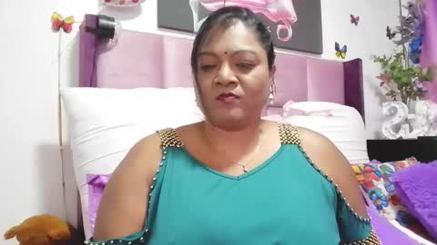 Snapshot of indiandelia chatting on February 24, 6:47 pm indiandelia online show from February 24, 6:47 pm