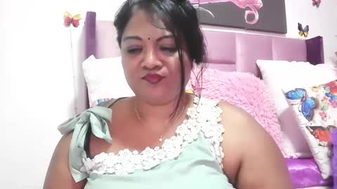 Snapshot of indiandelia chatting on February 6, 5:30 pm indiandelia online show from February 6, 5:30 pm