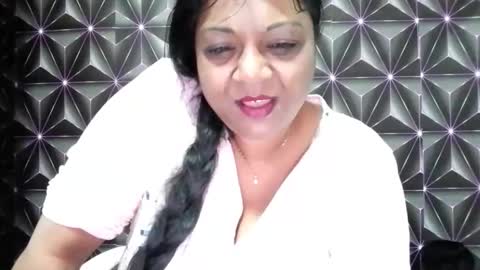 Snapshot of indiandelia chatting on September 12, 3:40 am indiandelia online show from September 12, 3:40 am