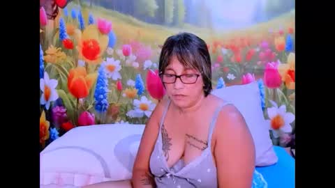 Snapshot of indianroxy07 chatting on October 10, 1:54 am roxy online show from October 10, 1:54 am