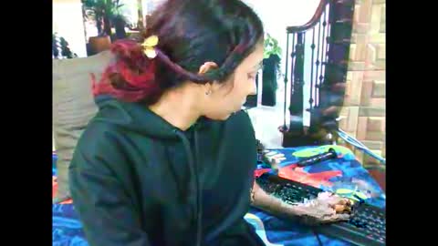 indiansexybutt4u2luv online show from May 16, 8:17 am