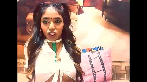 Snapshot of indiansexyslender4u2luv chatting on October 1, 7:35 am indiansexyslender4u2luv online show from October 1, 7:35 am