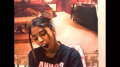 Snapshot of indiansexyslender4u2luv chatting on September 15, 6:00 am indiansexyslender4u2luv online show from September 15, 6:00 am