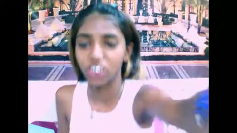 Snapshot of indiansexyslender4u2luv chatting on January 3, 5:39 am indiansexyslender4u2luv online show from January 3, 5:39 am