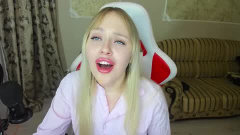 Indy Kally online show from December 5, 6:22 pm