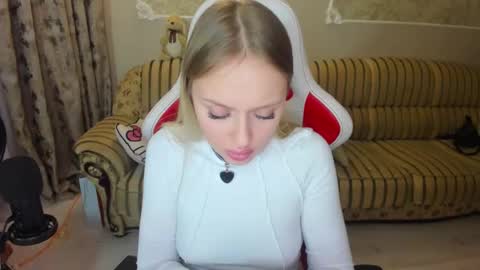 Indy Kally online show from December 14, 3:25 pm
