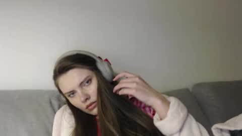 Sweet girl online show from February 4, 9:51 pm