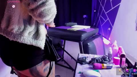 Snapshot of ink_demon chatting on October 2, 5:23 am demon online show from October 2, 5:23 am