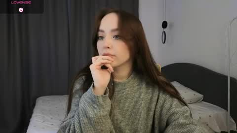 Mia online show from April 12, 3:15 pm