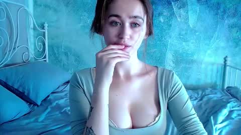 Lina online show from November 29, 2:43 pm