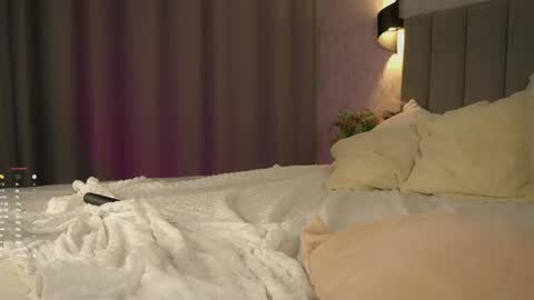 Ellie online show from April 11, 7:45 am