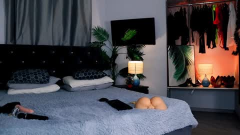 Snapshot of inviting_tina chatting on December 30, 8:25 pm inviting_tina online show from December 30, 8:25 pm
