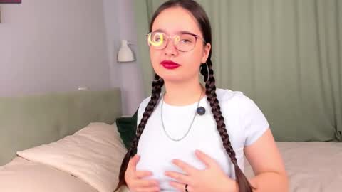 Mia online show from October 2, 1:21 am