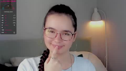 Mia online show from October 18, 2:25 am